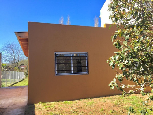 Imagen 3 de 14 de Casa En Venta - 2 Dormitorios 1 Baño - 60mts2 - Villa Elisa