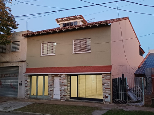 Casa + 2 Locales En Inmaculado Estado De Conservación!