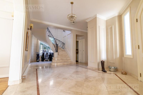 Espléndida Casa En Venta/alquiler En Lomas De San Isidro