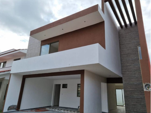 Estupenday Acogedora Casa Oportunidad Llano Grande Metepec, Edo De México México Gj-rl A