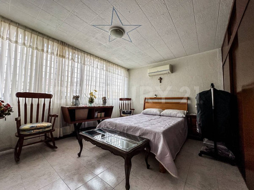Casa En Venta, En Privada En Jardín Balbuena
