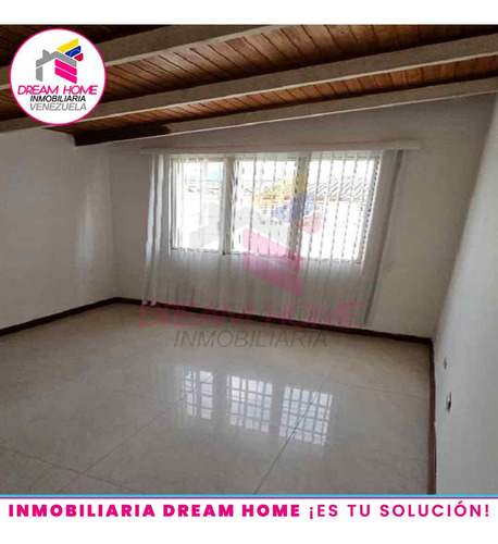 Casa En Venta Urb. Altos Del Aguila - Charallave.