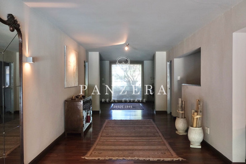Imagen 3 de 26 de Casa De 5 Dormitorios Con Gran Jardín Y Piscina En Carrasco Sur