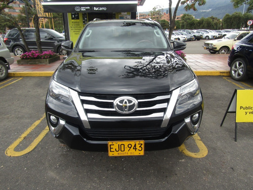 Imagen 2 de 15 de Toyota Fortuner Srv