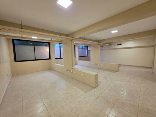Alquiler Oficina Subsuelo - Barrio Sur
