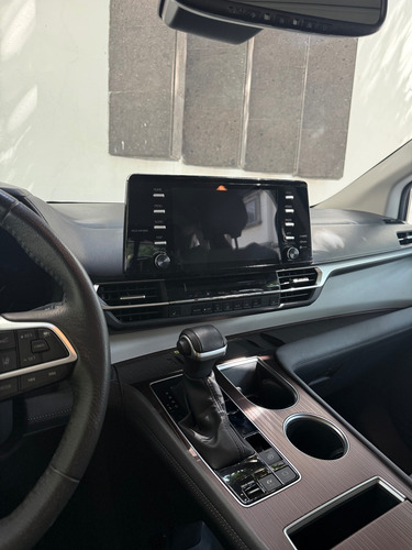 Sienna 2023. Modelo Xle (híbrida) Asientos Piel