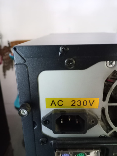 Pc Amd Ryzen 3 2200g 1tb Hdd 8gb Ram + Teclado Y Mouse (Usado)