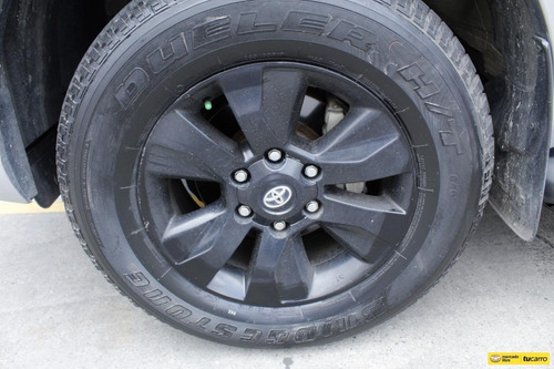 Imagen 23 de 25 de Toyota Hilux 2.8 Srv