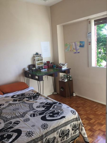 Doa Ambientes Con Balcon En Muy Buen Estado, Cerca De Medios De Transporte