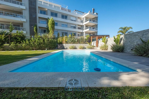 Imagen 1 de 12 de Apartamento En Barrio Parques