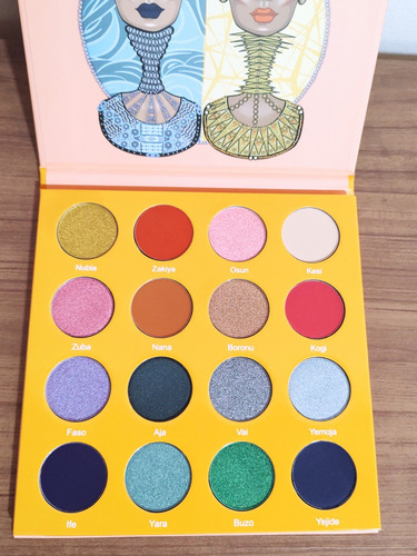 Minipaleta de sombras de ojos Juvia's Place The Magic de Juvia's Colored Eyeshadow