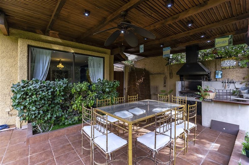 Imagen 8 de 26 de Exquisita Casa 5 Dorm. En Calle Tranquila Golf De Manquehue
