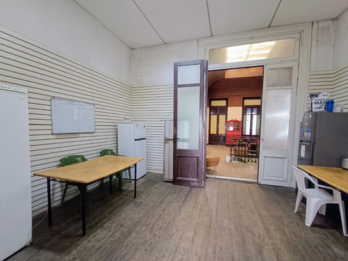 Hogar Estudiantil En Pleno Centro De Montevideo - Tenemos Habitaciones Individuales Y Dobles. Cada Una De Ellas Con Placares Individuales.
