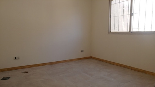Venta En Block. Local A Estrenar + 10 Deptos De 2 Y 3 Amb + 4 Cocheras. Ideal Inversor.