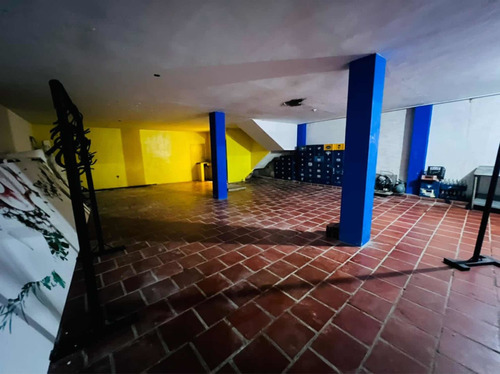 Imagen 2 de 6 de Cr En Alquiler Edificio En Punto Estratégico En Cordero