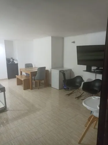 Vendo Apartamento Ubicado En La Parte Baja De La Loma De Los Bernal.