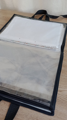 Carpeta Organizadora Oficio C/ 10 Folios Plásticos C/ Cierre Animales Beige