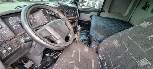 Imagem 7 de 15 de Volvo Fh12 380 2005/05 4x2 1482646km (8797)