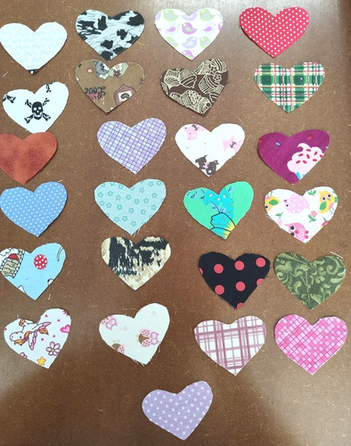 Imagem 4 de 9 de Kit 24 Corações Em Tecido Para Aplique Patchwork 5,5x4,5cm