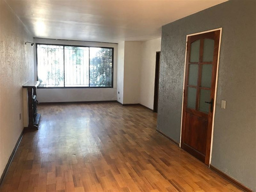 Casa En Venta De 5 Dorm. En Las Condes