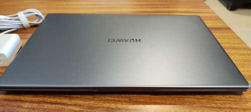 Laptop Huawei Matebook D15. 512gb Y 8gb De Memoria Ram. (Usado)