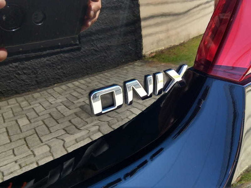 Imagem 12 de 15 de Chevrolet Onix 1.0 Mpfi Ls 8v Flex 4p Manual 2015