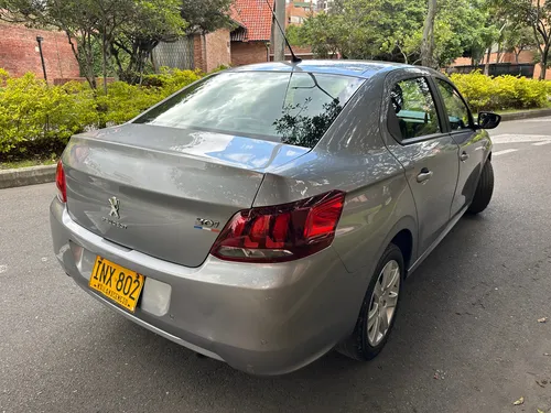 Peugeot 301 1.6 Allure Automático