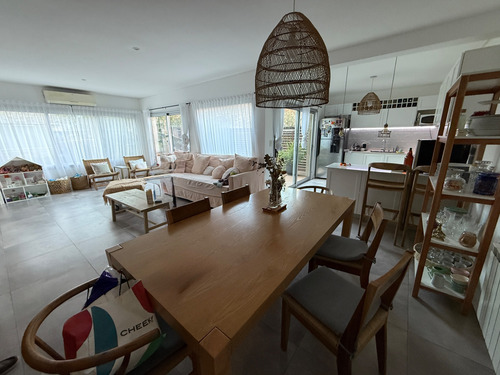 Venta Duplex Tipo Casa Complejo Cerrado Banfield Pileta
