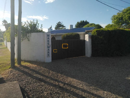 Imagen 2 de 13 de Casa De 4 Dormitorios A 1 Cuadra De La Ancap Cerca De Todo!