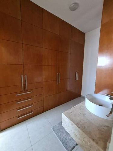 Imagen 2 de 4 de Casa Reloj 50 En Venta, Fracc. Zirándaro En San Miguel De Al