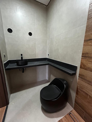 Casa Com Amplo Espaço De Lazer Particular