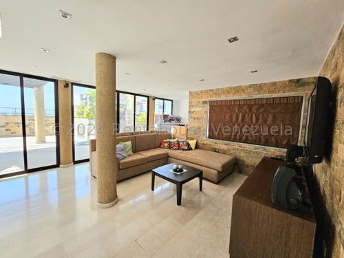 Excelente Apartamento Penthouse En Venta, Urb. San Isidro, Maracay, 25-15410 Mv
