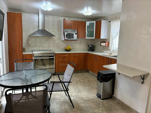Casa De 4 Recámaras Y 2 Baños Completos - 194m2 Construcción