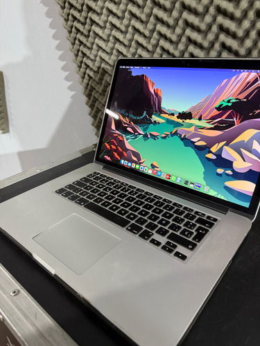Apple Macbook Pro Retina 15 Mid 2015 / I7 16gb Ram 512 Ssd Plateado (Usado)
