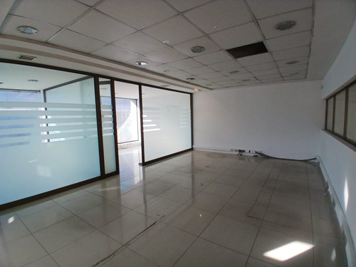 Excelente Local Comercial Para Automotriz En Arriendo