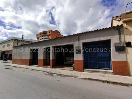 Local Comercial Se Encuentra Ubicado En Una De Las Calles De Mayor Transito Vehicular Y Peatonal De La Zona 23-33045 Ec