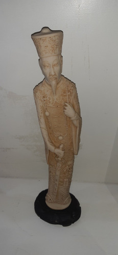 Figura China Marmolina, Anciano Chino Con Espada, Firmada