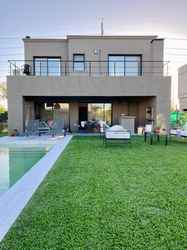 Casa En Venta Nordelta Barrio Tipas Con 4 Dormitorios Uno En Suite C/vestidor Galería Con Parrilla, Pileta Y Pque. Tipas: Lago Tenis Basquet Futbol 2 Sum Club House Piscina Parrilla Voley Juegos Niños