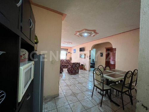 En Venta!!! Casa Habitación Con Locales Comerciales En Esquina!!! Arandas, Jal.