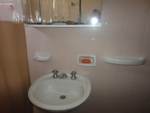 Imagen 16 de 17 de Pinamar. Dto. 3 Ambientes. A Metros Mar. Centrico. Cochera. Wifi.