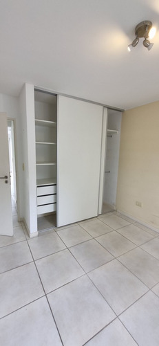 Departamento De Dos Ambientes En Alquiler En Castelar Norte