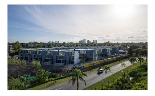 Triplex En Venta En Barrio Cerrado En Tigre. Amplios