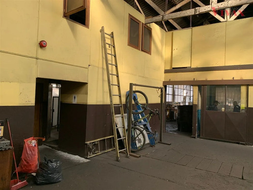Local Comercial-oficina-industrial De 2.390 M2, Temuco