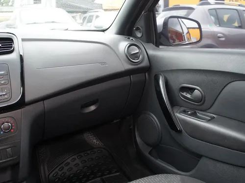 Renault Logan 1.6 Expression / Life +