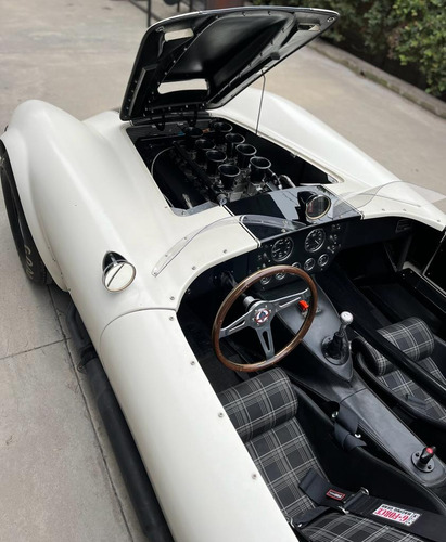 Ford Cobra V8