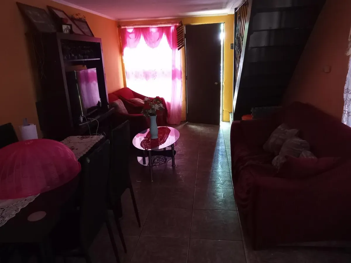 Imagen 4 de 13 de Acogedora Y Amplia Casa Con Gran Estacionamiento