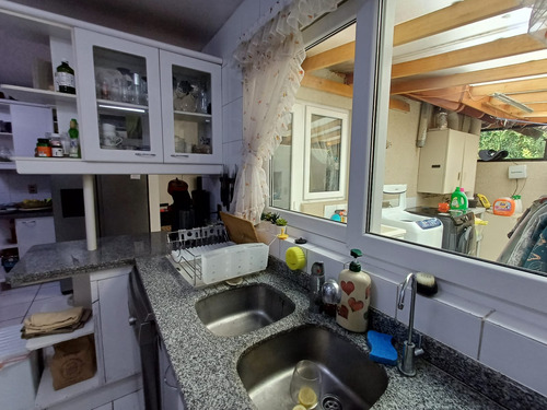 Estupenda Casa De 2 Pisos En Tranquilo Sector La Dehesa