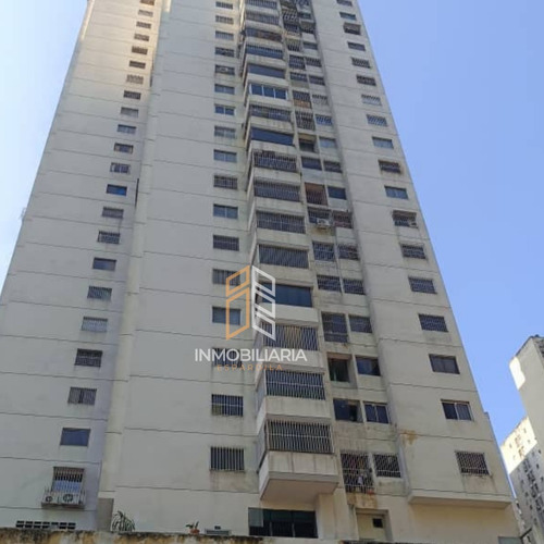 Venta De Apartamento En La Candelaria Sur  75m2 Frente Al Sambil De La Candelaria