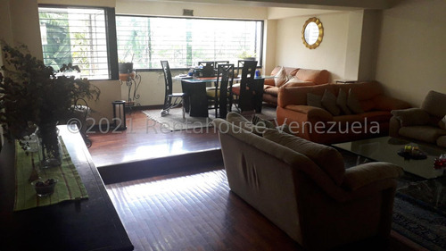 Casa En Venta La Trinidad. Codigo: 22-19042 Cm