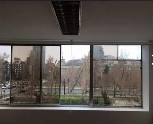 Arriendo Box En Centro Medico  22m2  Santiago Centro